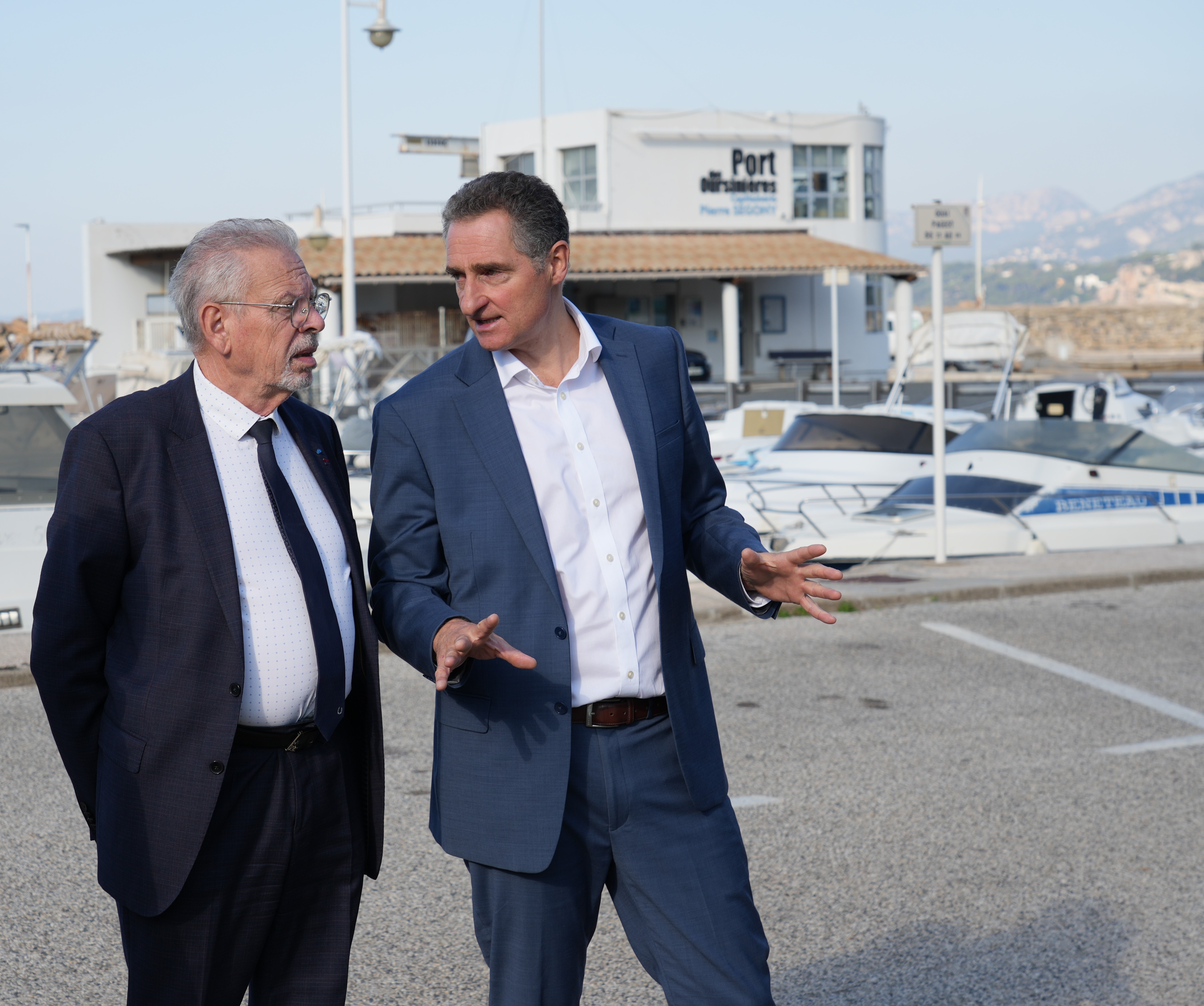 (ag) Jean-Louis Masson - pdt du CD83 - (ad) Herv&eacute; Stassinos - maire du Pradet &copy; Conrad Eberhaerd (2).JPG (2.58 MB)