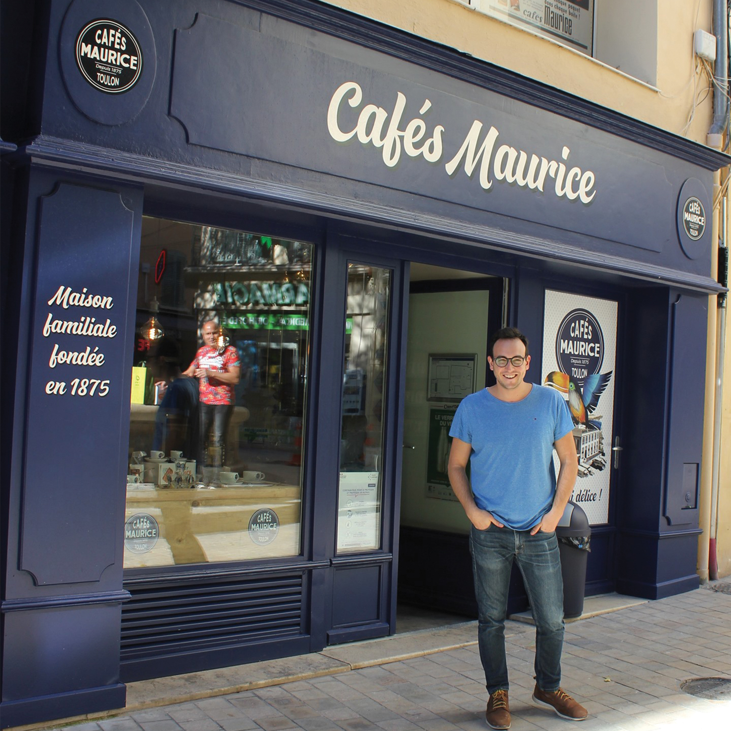 Boris Touaty devant la boutique des Caf&eacute;s Maurice du centre ville de Toulon (photo Facebook Boris Touaty Caf&eacute;s Maurice).jpg (1.21 MB)