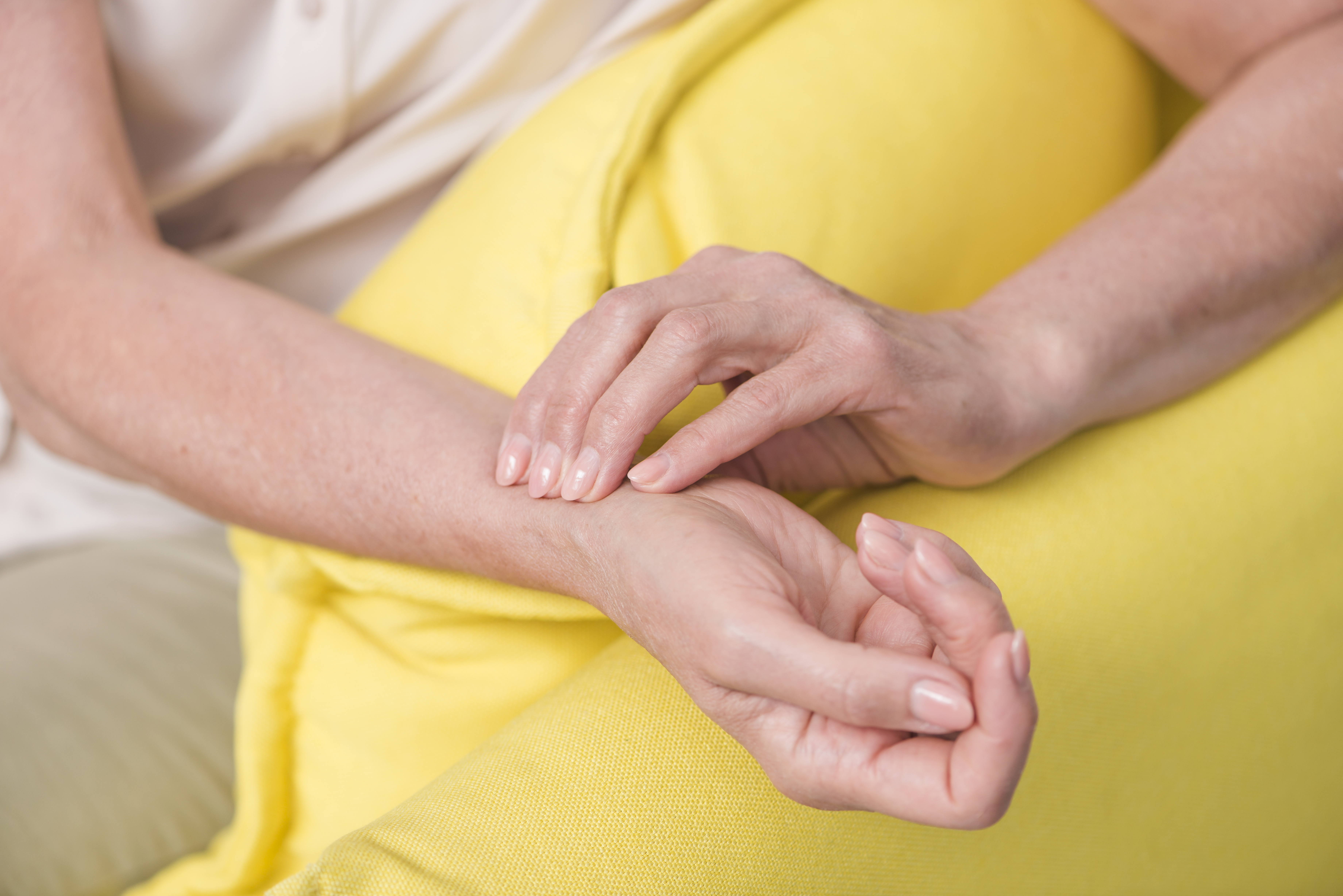 close-up-woman-s-hand-checking-wrist-pulse.jpg (11.83 MB)