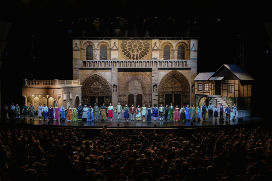 « La Dame de Pierre » : Notre-Dame racontée en grand au Zénith de Toulon