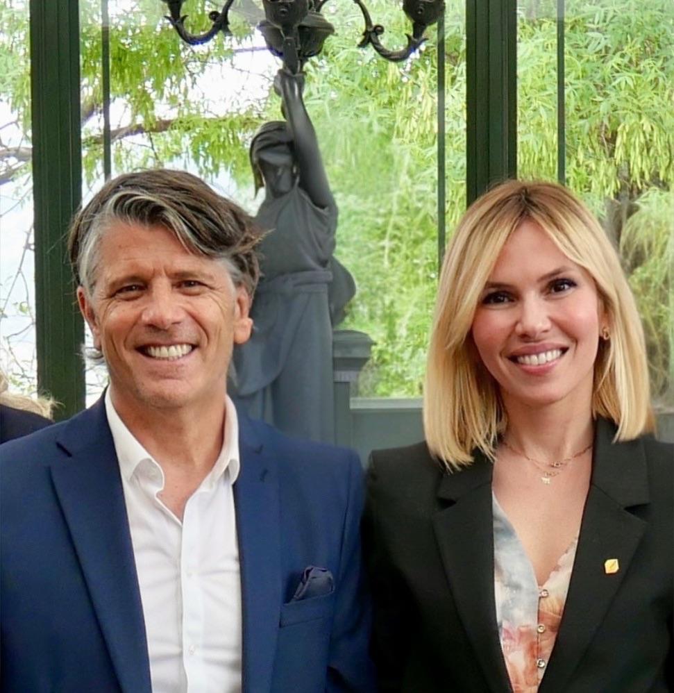 PhotoAnneCharlotteJeanMarcCoPresident (1).jpg (116 KB)